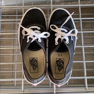LIGHTLY USED BLACK VANS AUTHENTIC LACE UP